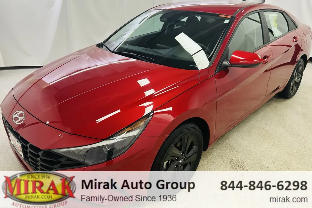 2023 Hyundai Elantra SEL photo 1