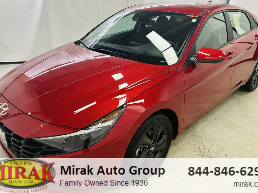2023 Hyundai Elantra SEL photo 1