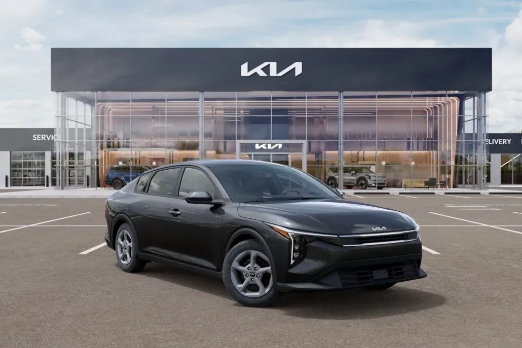 2025 Kia K4 LXS photo 1
