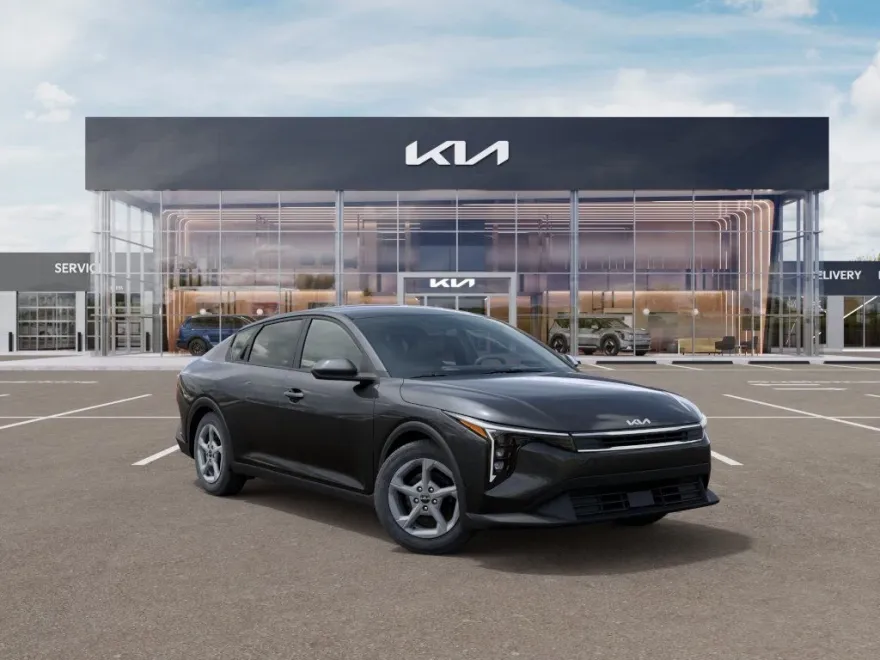 2025 Kia K4 LXS photo 1