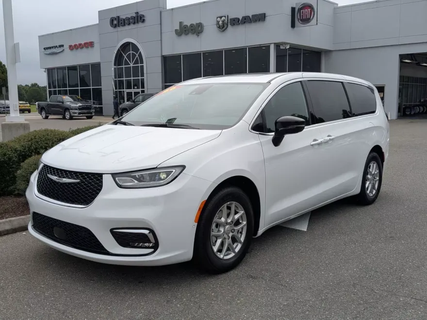 2026 Chrysler Pacifica photo 1