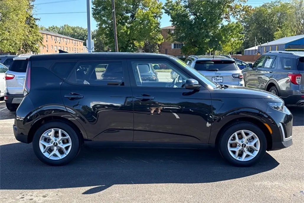 2024 Kia Soul LX photo 1