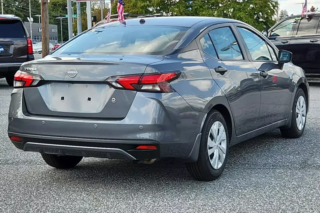 2025 Nissan Versa S photo 1