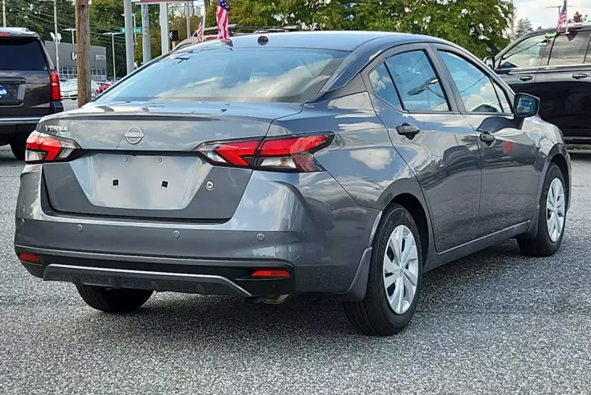 2025 Nissan Versa S photo 1
