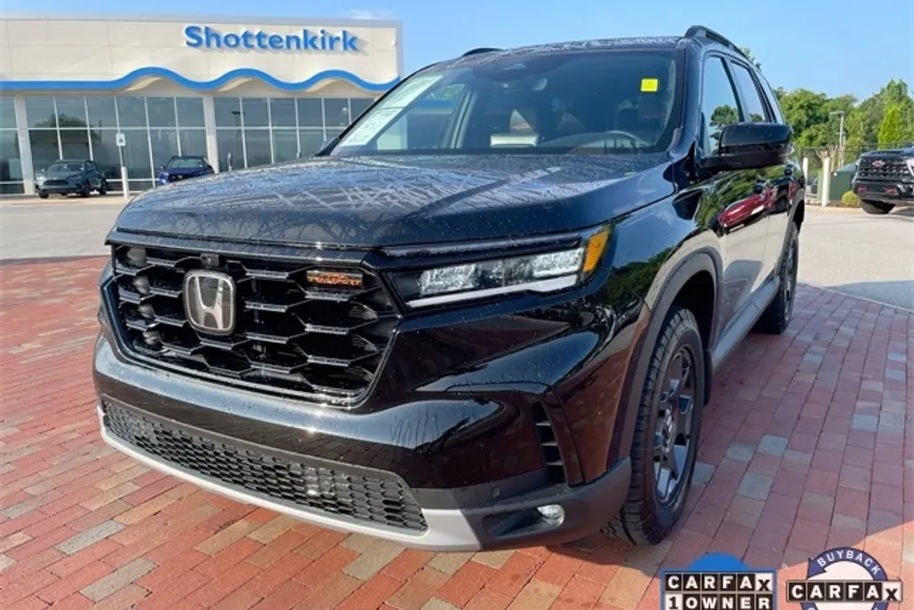 2025 Honda Pilot TrailSport photo 1