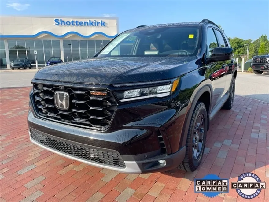 2025 Honda Pilot TrailSport photo 1