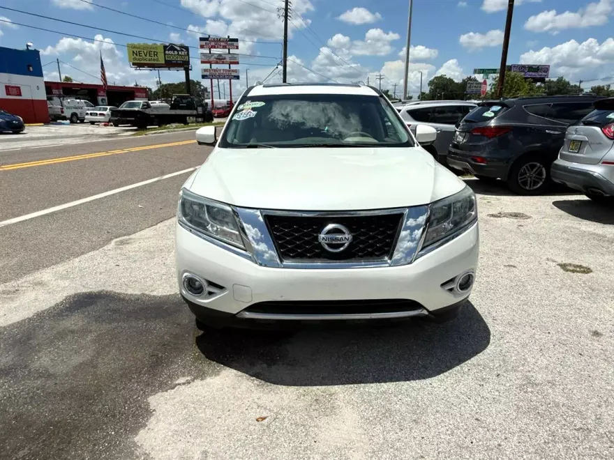 2015 Nissan Pathfinder Platinum photo 1