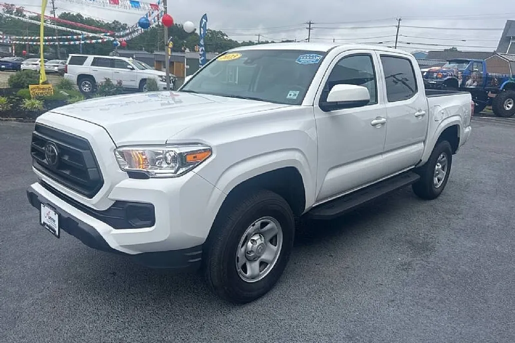 2023 Toyota Tacoma SR V6 photo 1