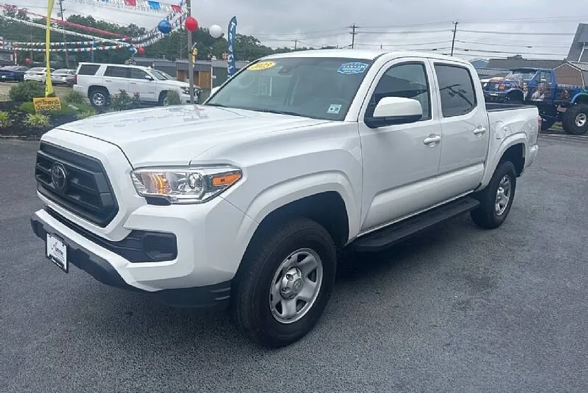2023 Toyota Tacoma SR V6 photo 1