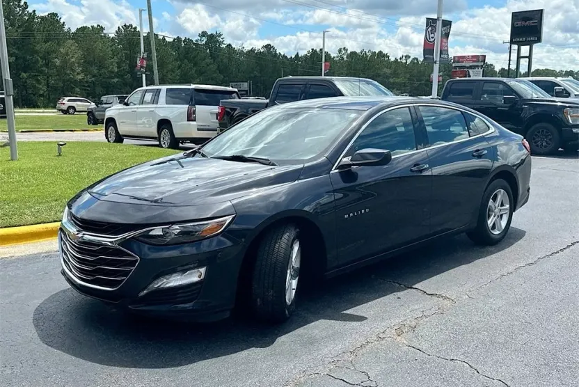 2023 Chevrolet Malibu 1LT photo 1