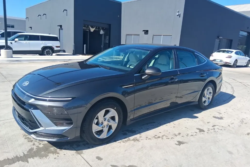 2025 Hyundai Sonata SE photo 1