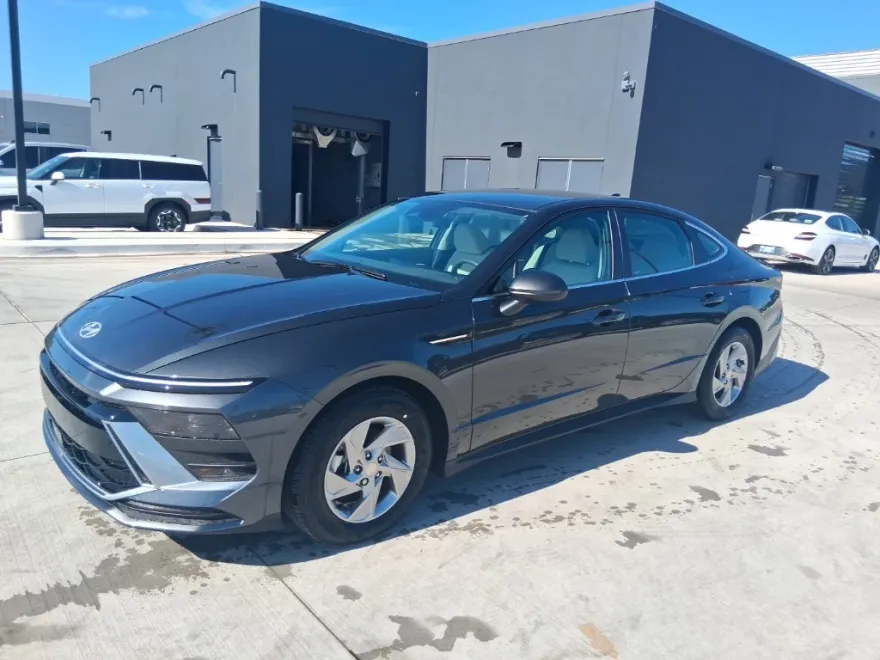 2025 Hyundai Sonata SE photo 1
