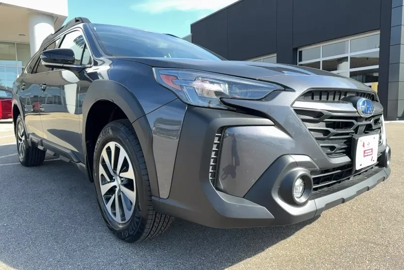 2025 Subaru Outback Premium photo 1