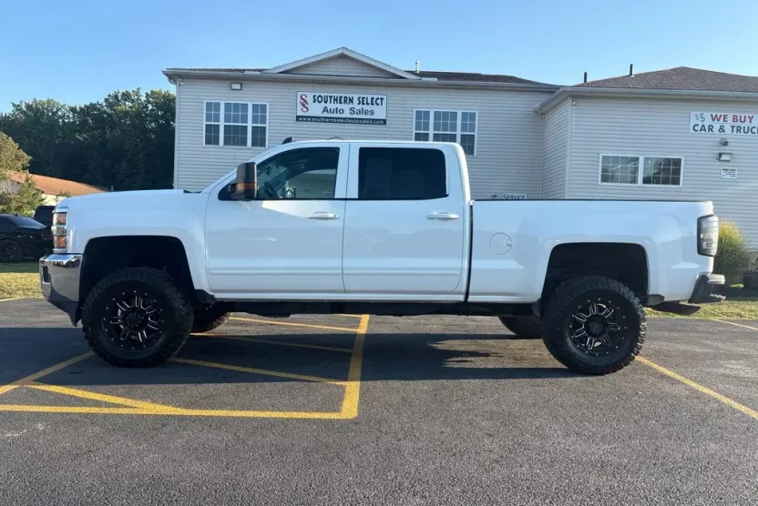 2015 Chevrolet Silverado 2500HD LT photo 1