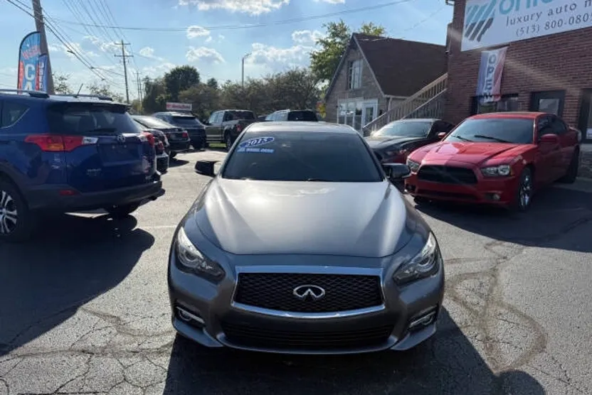 2015 Infiniti Q50 photo 1