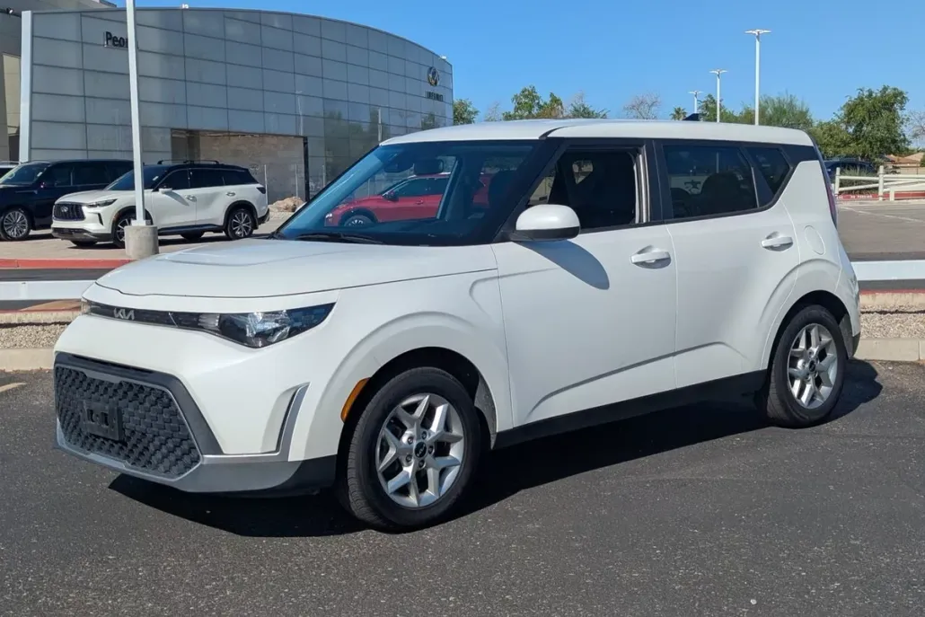2023 Kia Soul LX photo 1