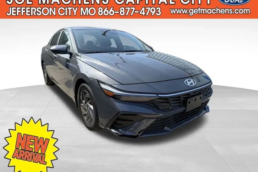 2024 Hyundai Elantra SEL photo 1
