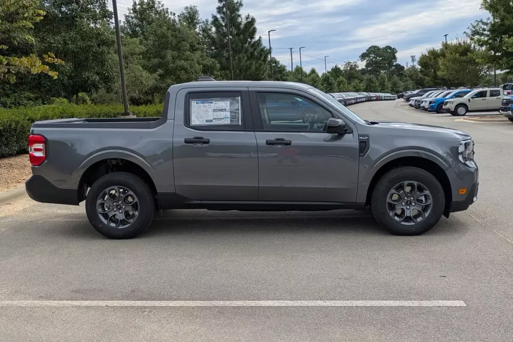 2025 Ford Maverick XLT photo 1