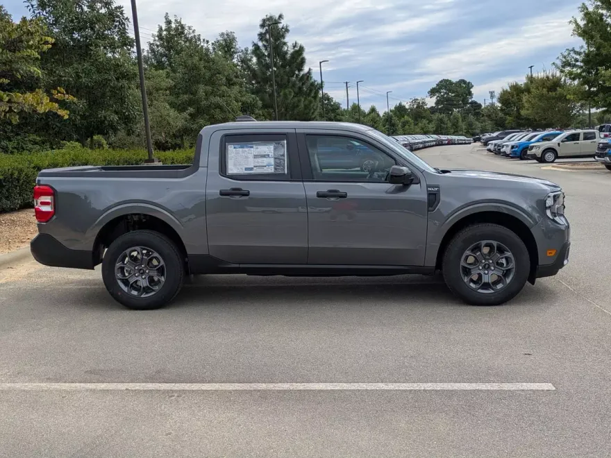 2025 Ford Maverick XLT photo 1