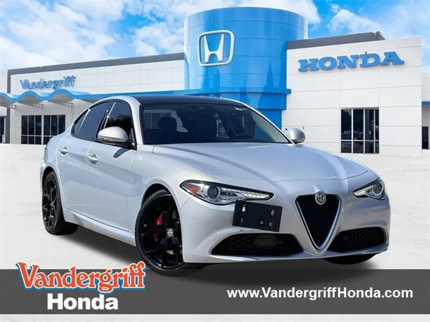 2021 Alfa Romeo Giulia Ti photo 1