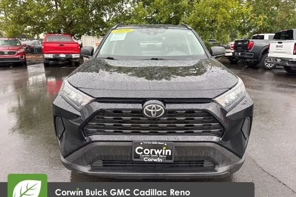 2020 Toyota RAV4 LE photo 1