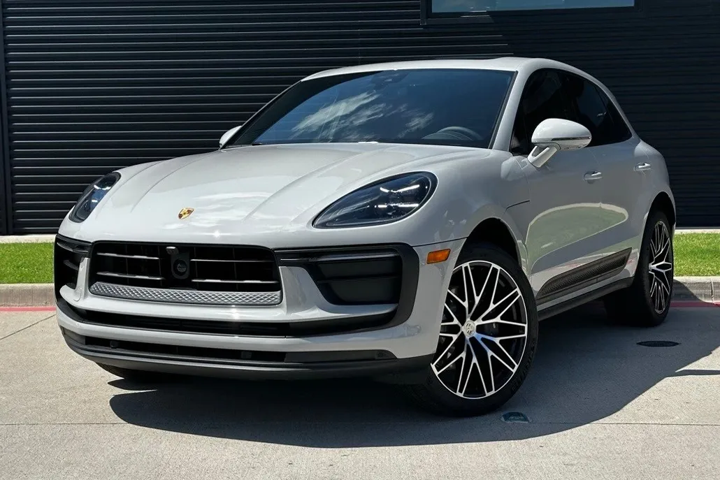 2025 Porsche Macan S photo 1