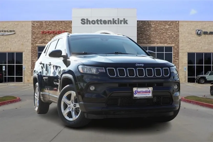 2023 Jeep Compass Latitude photo 1