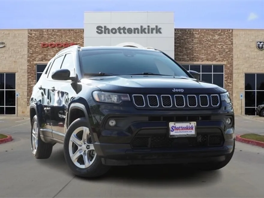 2023 Jeep Compass Latitude photo 1