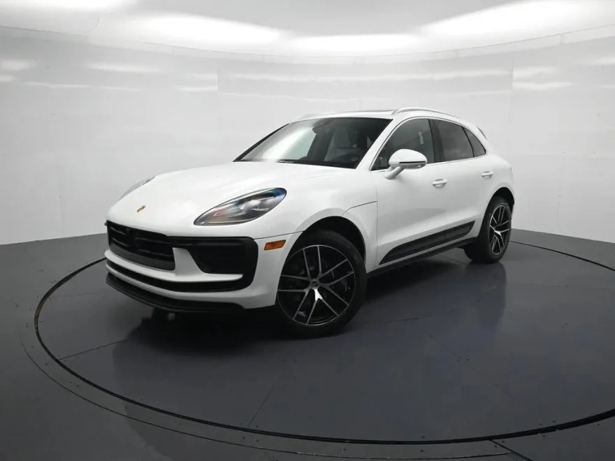 2026 Porsche Macan T photo 1