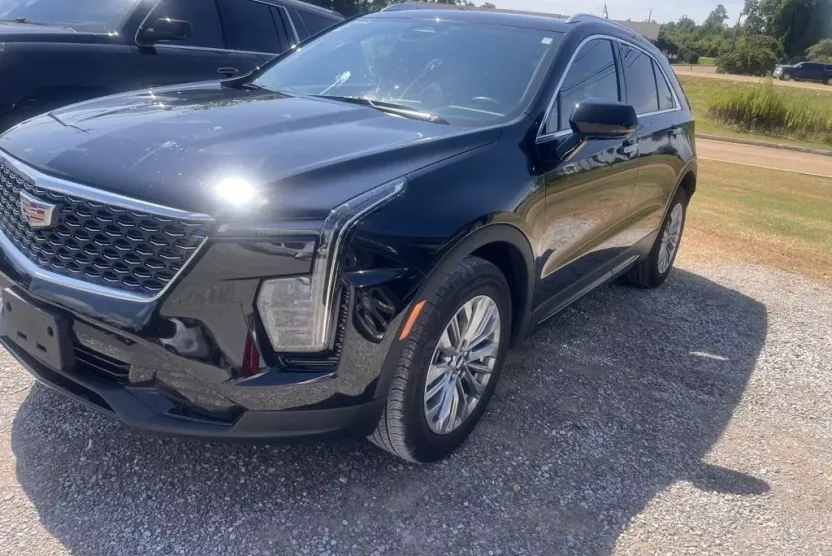 2024 Cadillac XT4 Premium Luxury photo 1