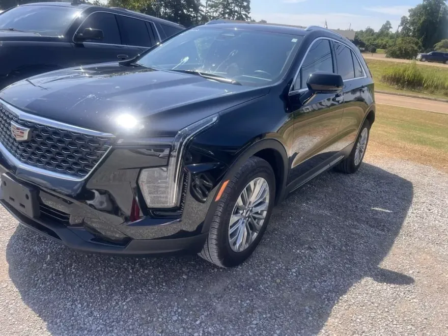 2024 Cadillac XT4 Premium Luxury photo 1
