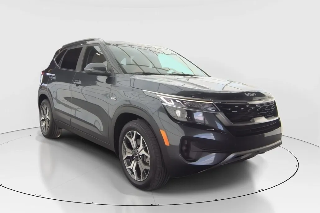 2023 Kia Seltos EX photo 1