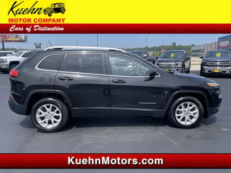 2016 Jeep Cherokee Latitude photo 1