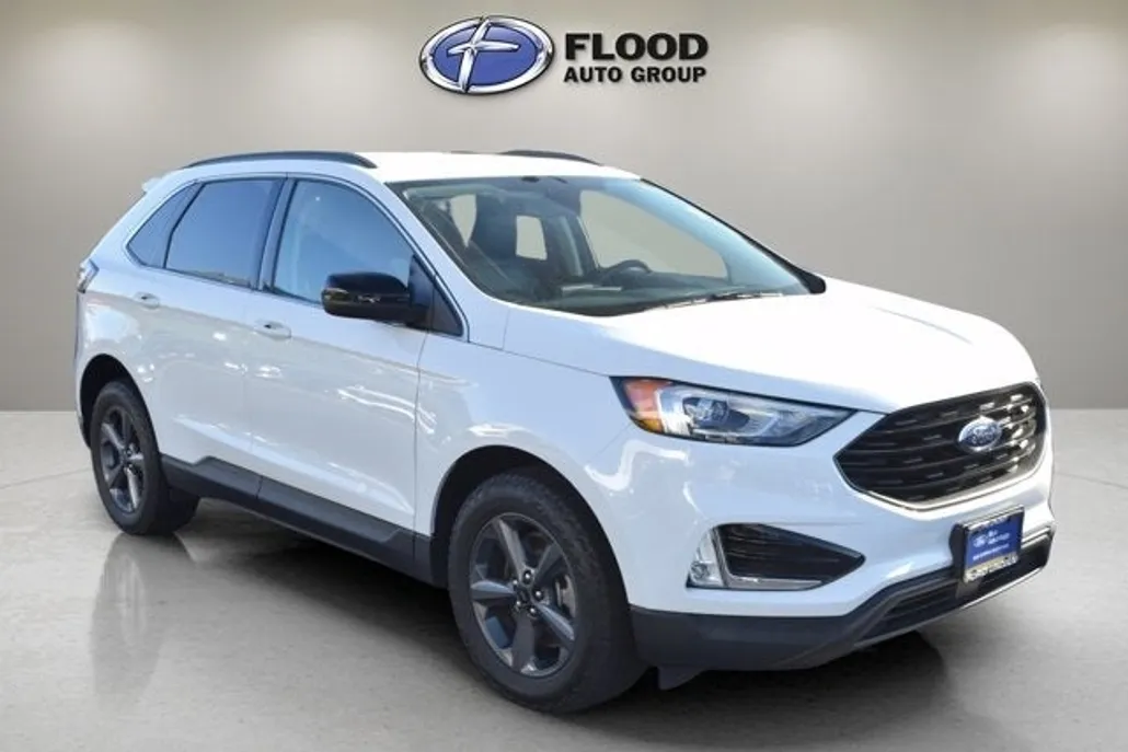 2022 Ford Edge SEL photo 1