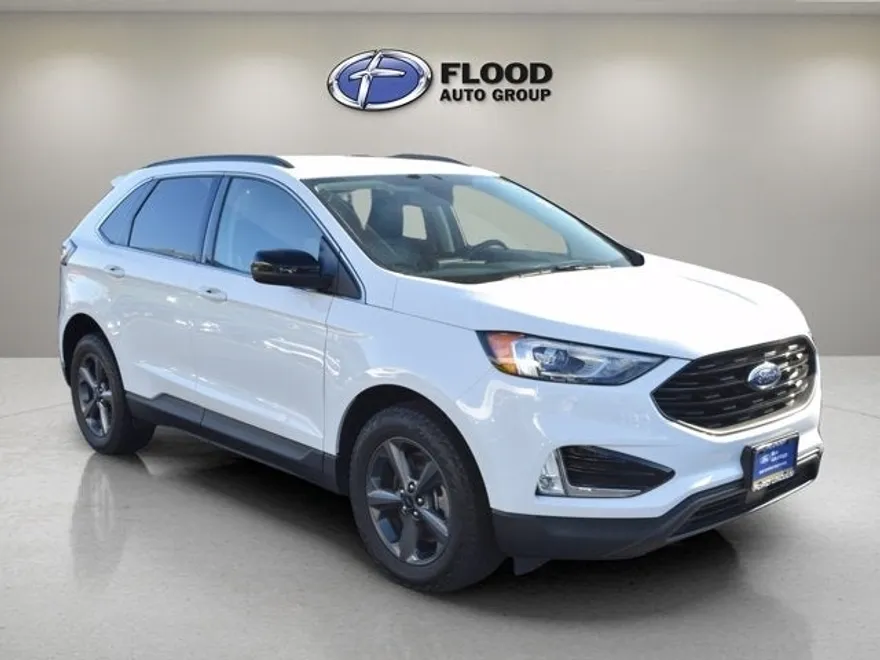 2022 Ford Edge SEL photo 1