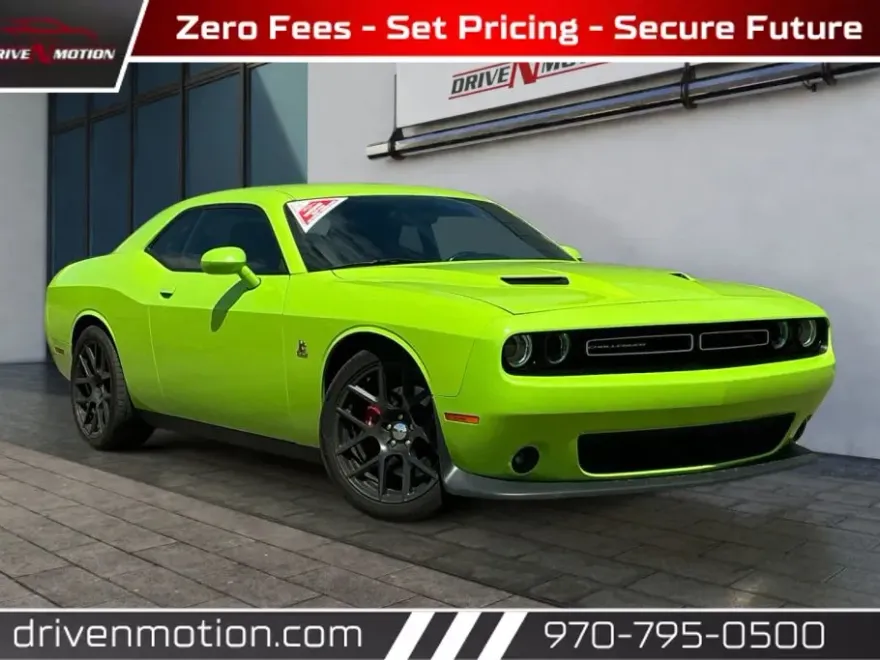 2015 Dodge Challenger R/T Scat Pack photo 1