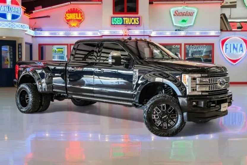 2019 Ford F-350 Platinum photo 1
