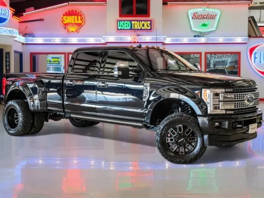 2019 Ford F-350 Platinum photo 1