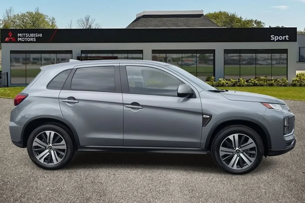 2024 Mitsubishi Outlander Sport ES photo 1