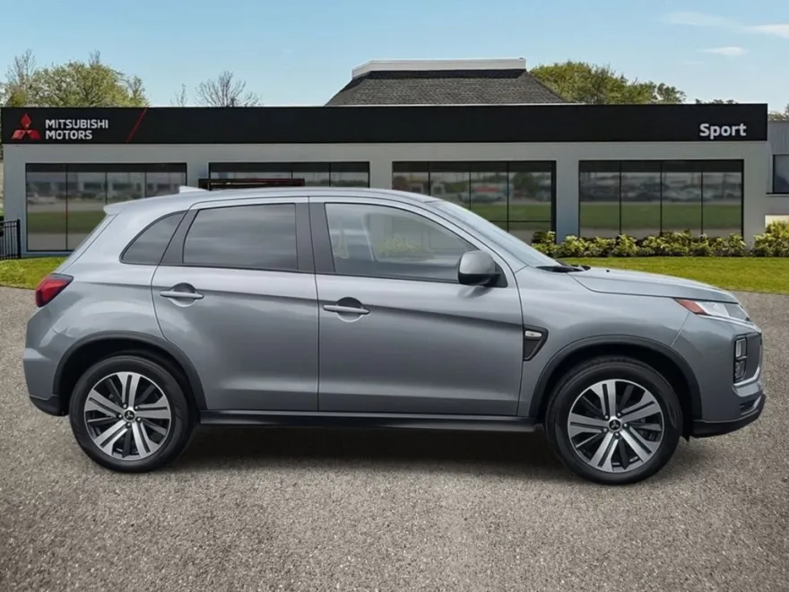 2024 Mitsubishi Outlander Sport ES photo 1