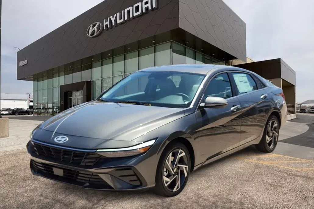2025 Hyundai Elantra Limited photo 1