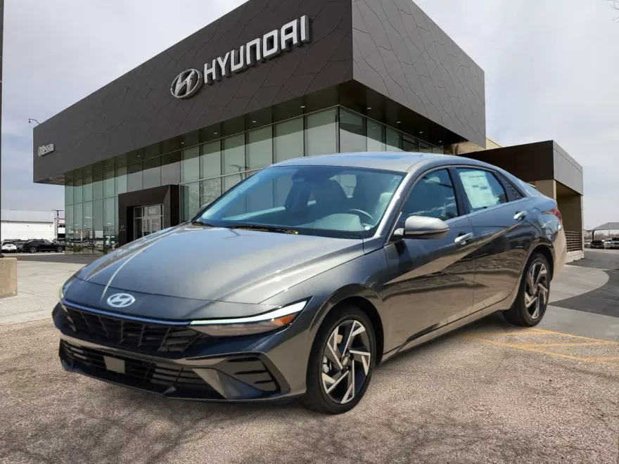 2025 Hyundai Elantra Limited photo 1