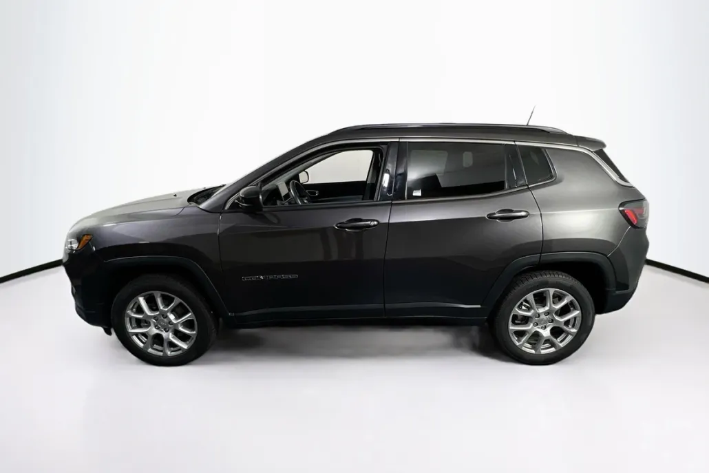 2022 Jeep Compass Latitude Lux photo 1