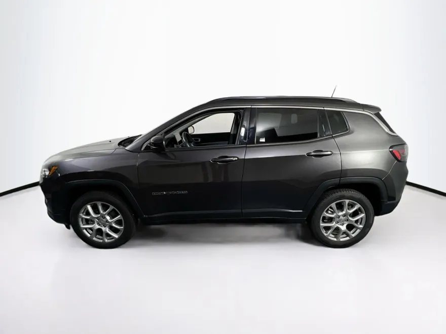 2022 Jeep Compass Latitude Lux photo 1