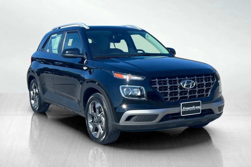2024 Hyundai Venue SEL photo 1