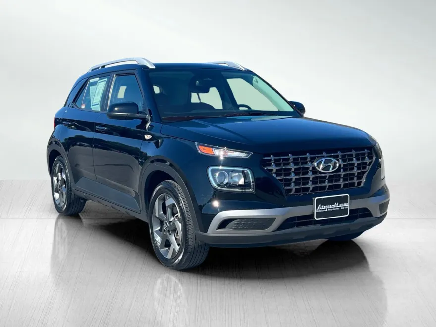 2024 Hyundai Venue SEL photo 1