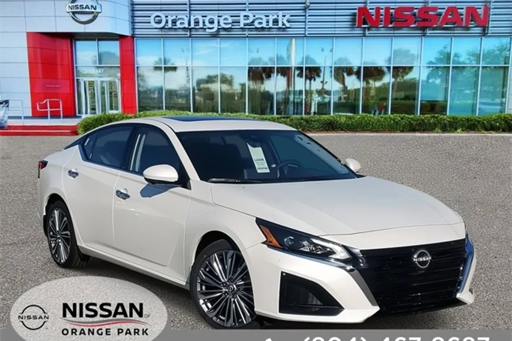 2025 Nissan Altima SL photo 1