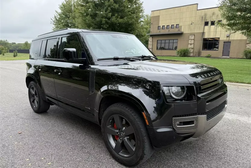 2020 Land Rover Defender 110 photo 1