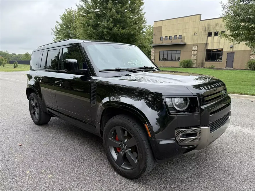 2020 Land Rover Defender 110 photo 1