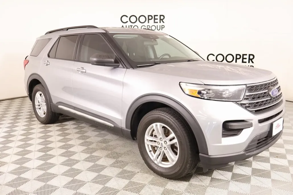 2022 Ford Explorer XLT photo 1